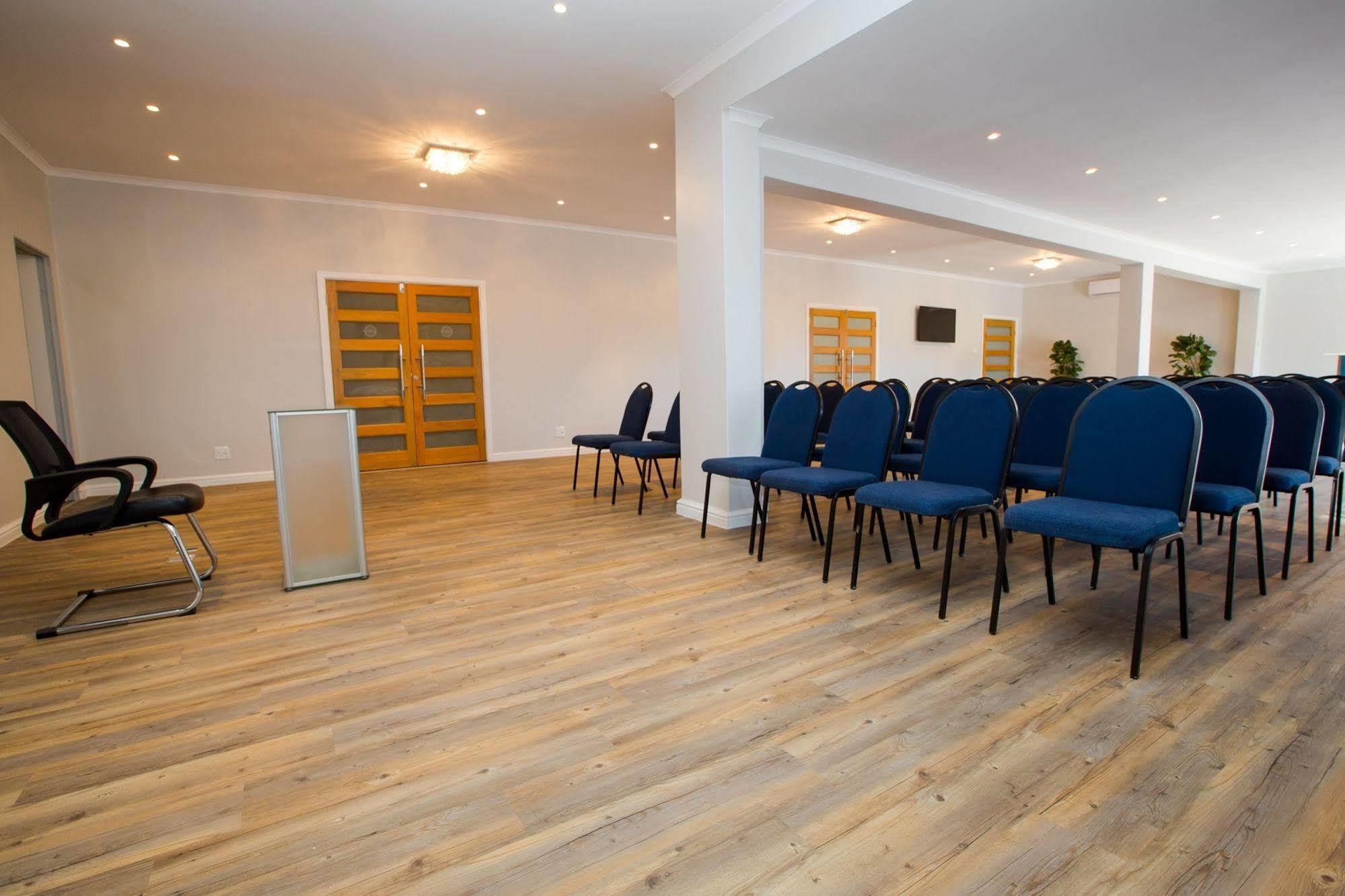 New National Hotel And Conference Parow Buitenkant foto
